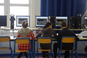 En salle informatique ...